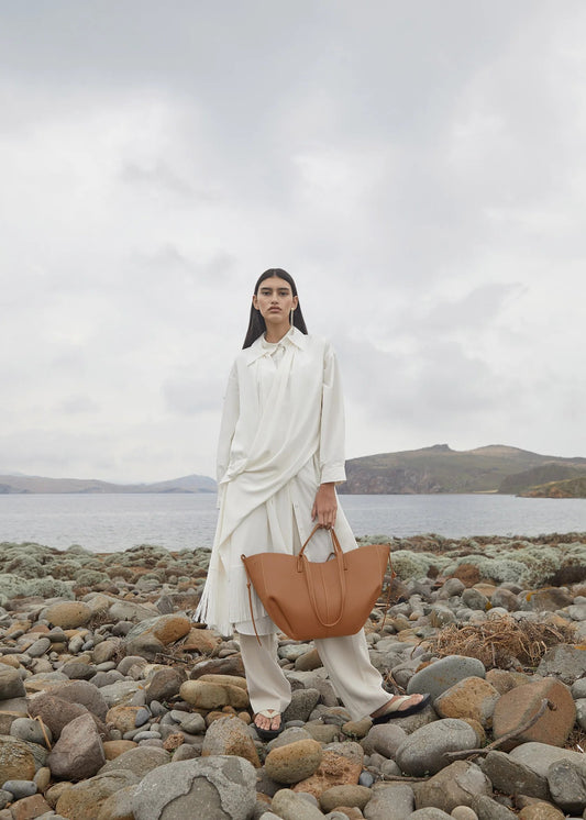 mẫu đeo túi CYME EDITION TEXTURED CAMEL