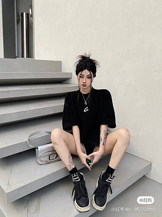 mẫu nữ mang DIESEL 1DR MIRRORED SILVER LEATHER BAG X08396PS202 H0535