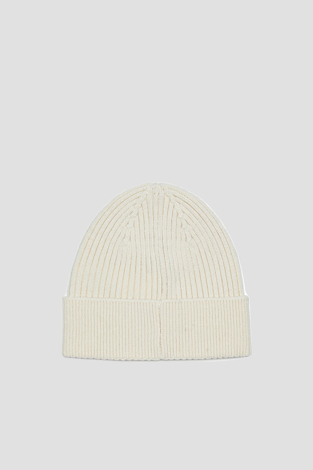 mặt đằng sau nón