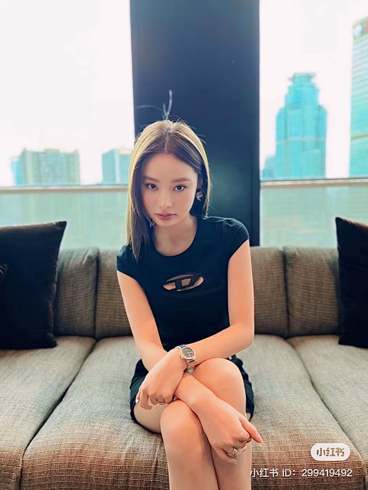 mẫu nữ mang áo DIESEL T-ANGIE BLACK T-SHIRT A062680AFAA 9XXA authentic