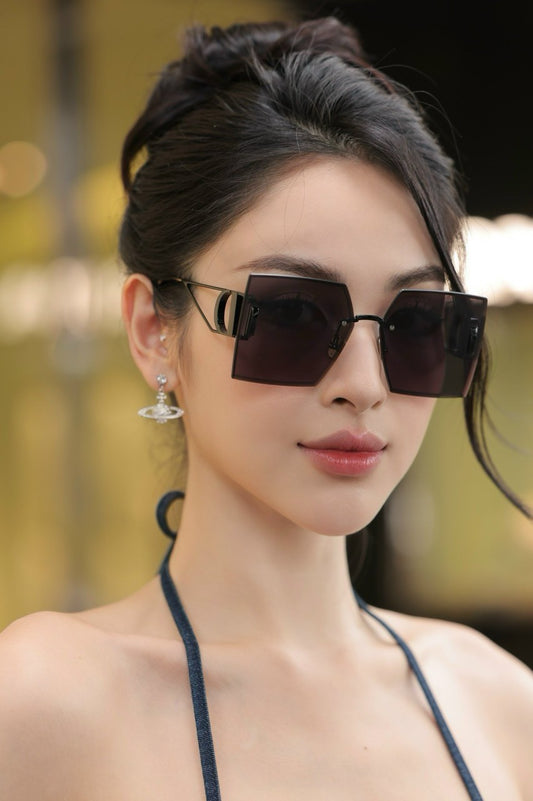 wearing DIOR 30MONTAIGNE H0A0 SUNGLASSES 30MTS7UXR