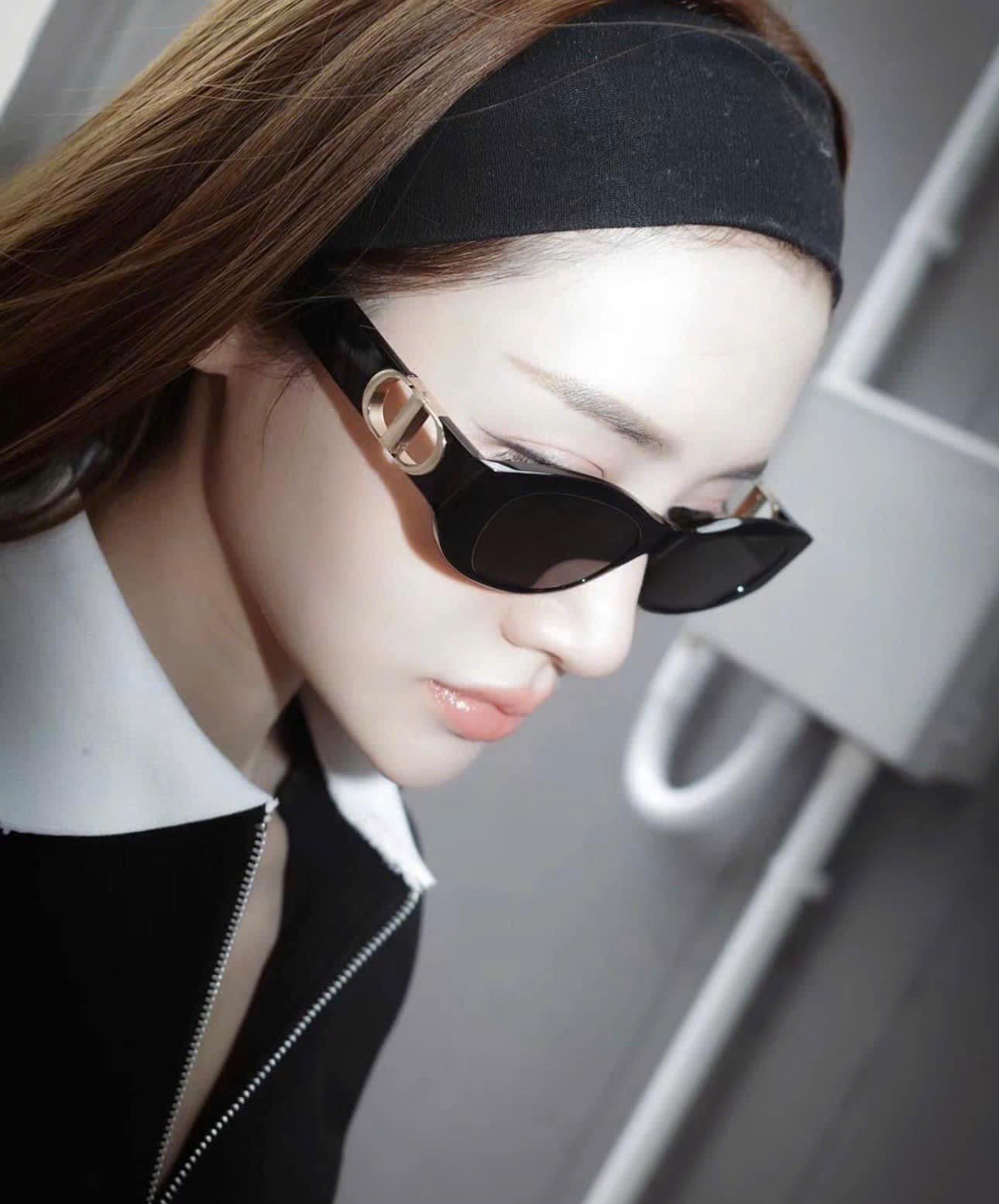 nữ đeo kính DIOR 30MONTAIGNE S9U SUNGLASSES BLACK 30MTS9UXR