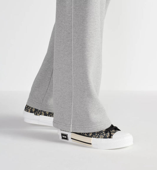 wearing DIOR B23 LOW-TOP BEIGE BLACK OBLIQUE SNEAKER 3SN249ZSA_H961