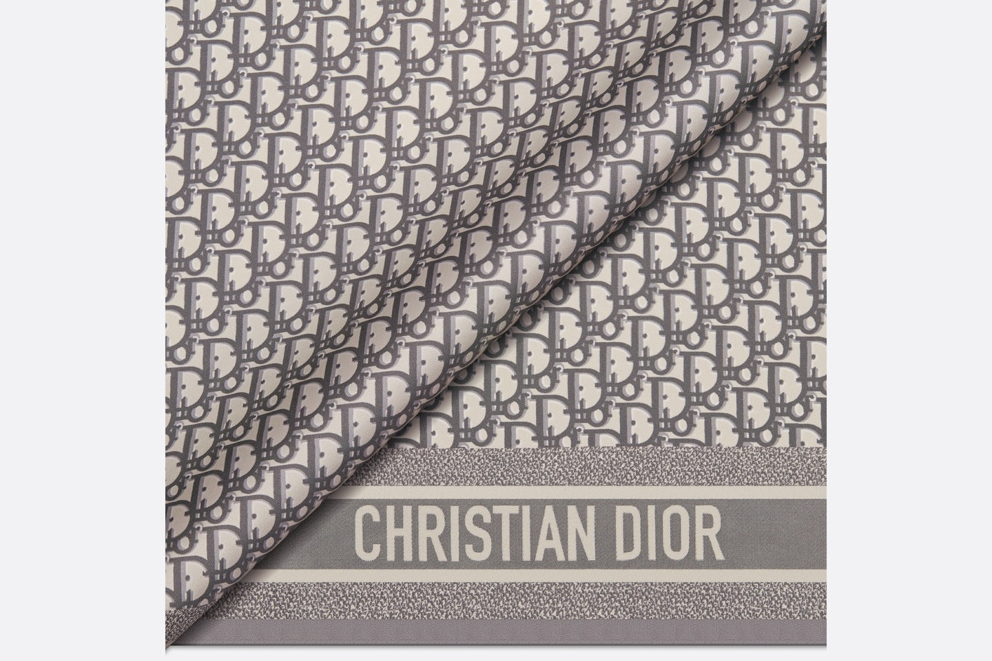 chi tiết DIOR OBLIQUE DIORTWIN 90 SQUARE SCARF GRAY & NAVY 15DOB090I600_C810 authentic tại blank room việt nam