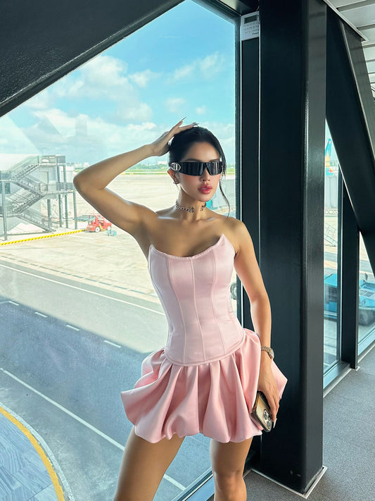 wearing Dior VeryDior M1U Mask Sunglasses verym1uxr_10a0