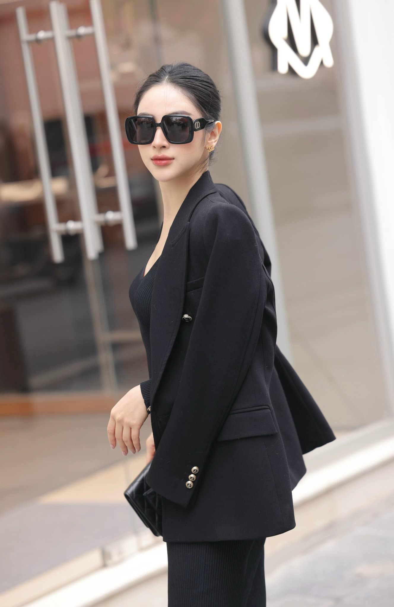 nữ đeo kính DIORBOBBY S2U 10A1 SUNGLASSES BOBYS2UXR