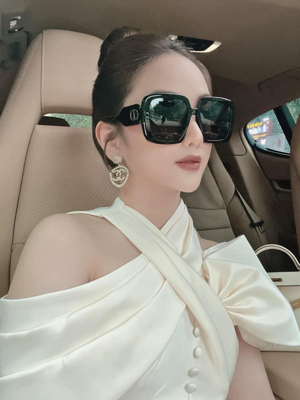 mẫu mang kính DIORBOBBY S2U 10A1 SUNGLASSES BOBYS2UXR