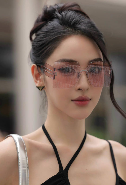 wearing DIORCLUB M5U f0l8 PINK DIOR OBLIQUE SUNGLASSES CLUBM5UXT