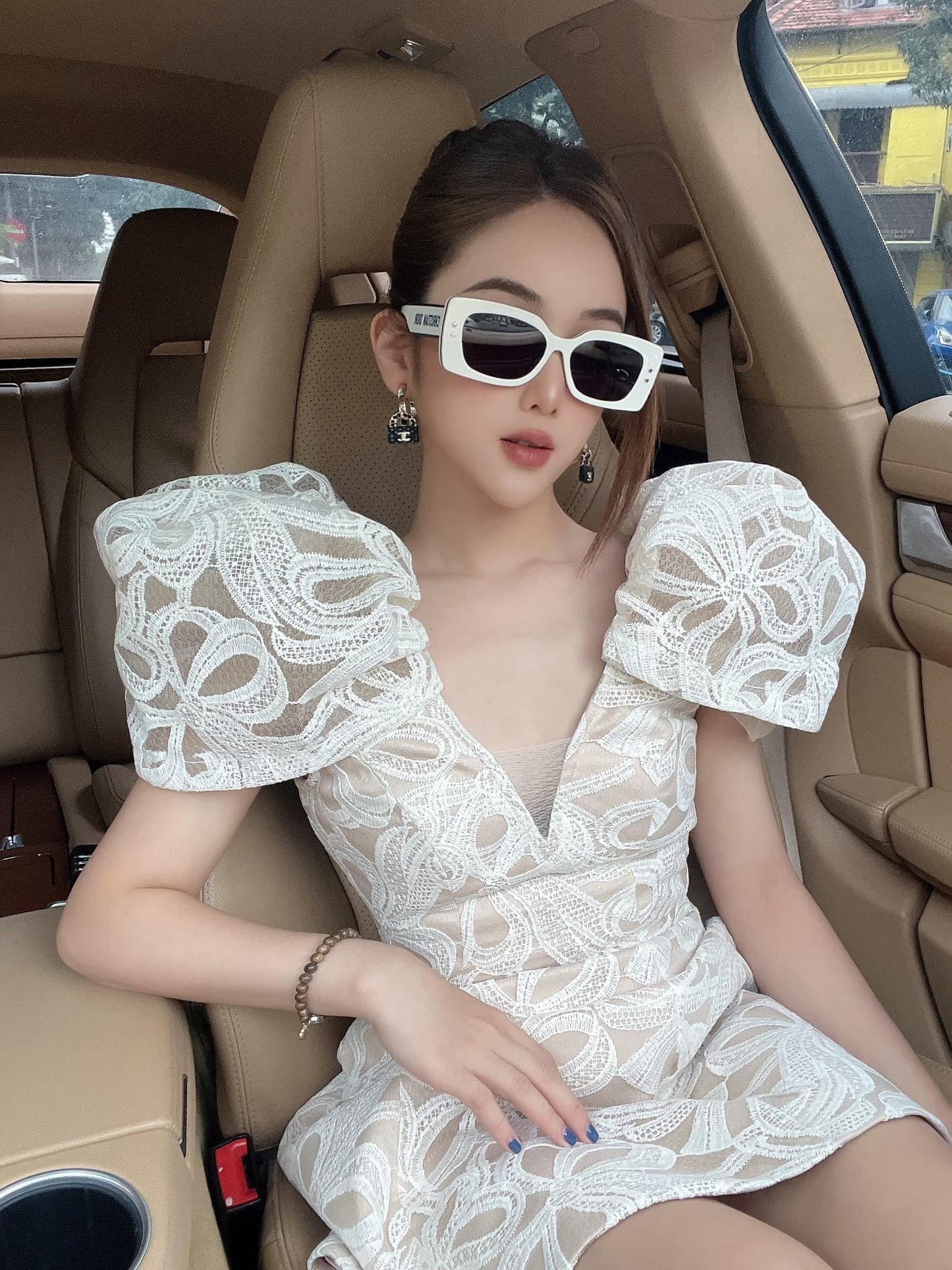mẫu mang kính DIORPACIFIC S1U 95B0 WHITE SUNGLASSES DPFCS1UQR