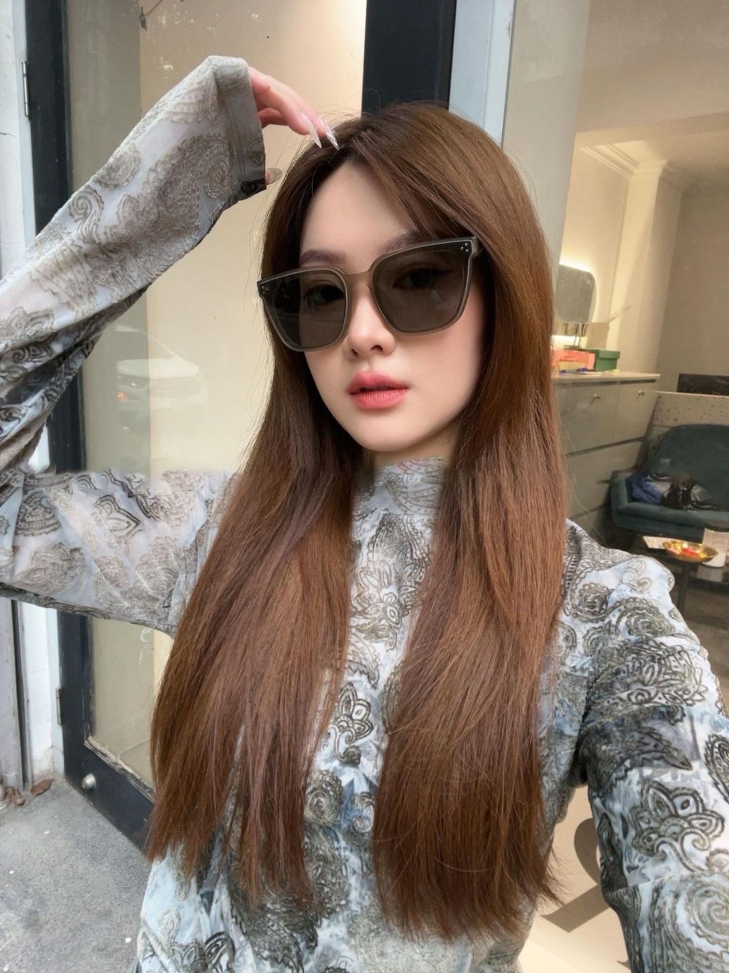 mẫu mang kính wearing GENTLE MONSTER GM ALAN (K2)