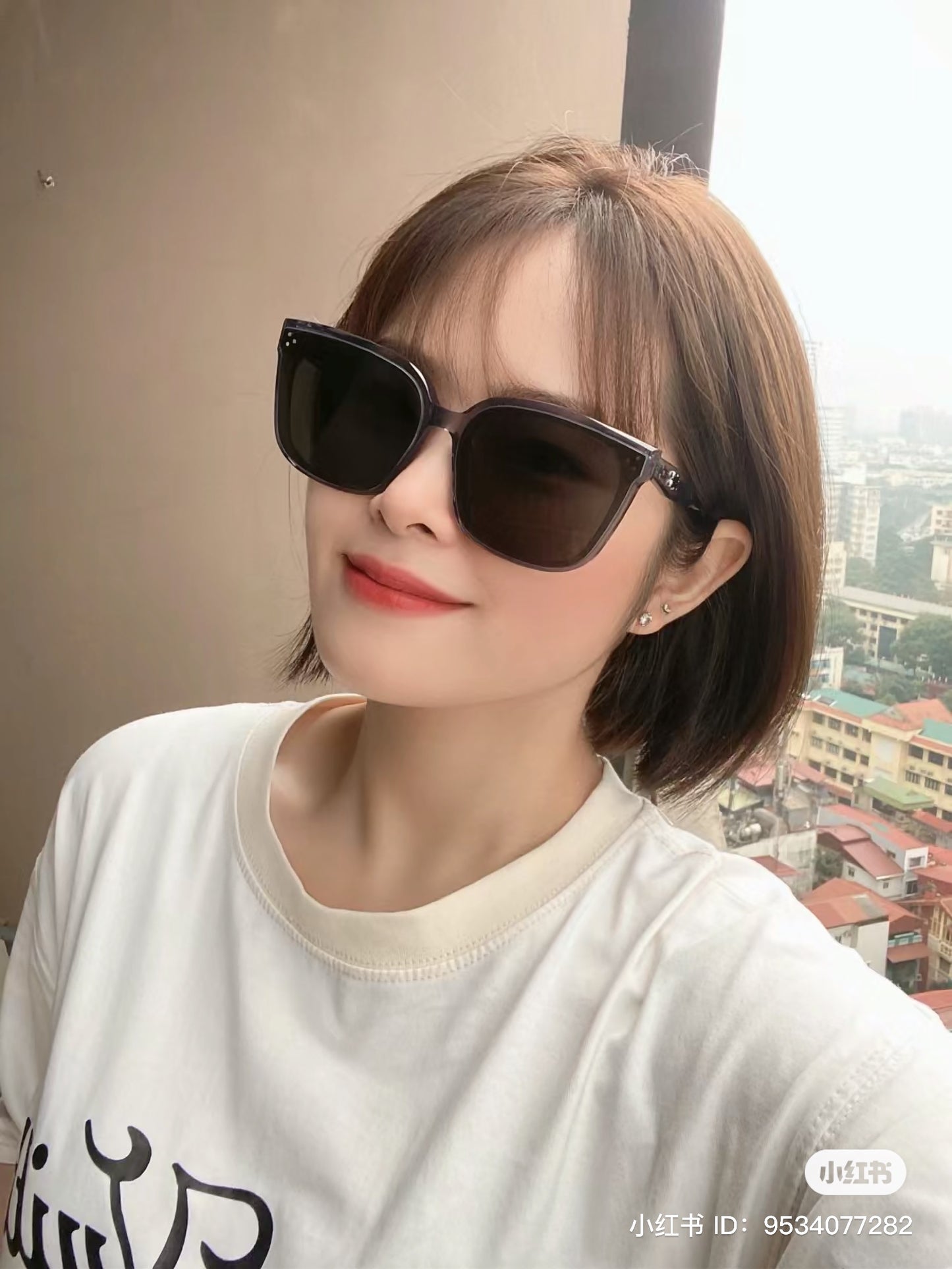 mẫu mang kính GENTLE MONSTER DEAR (G1)