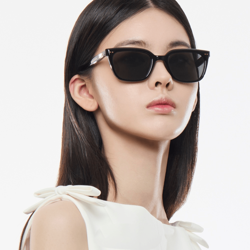 nữ đeo kính Gentle Monster (GM) Breezebe (01)