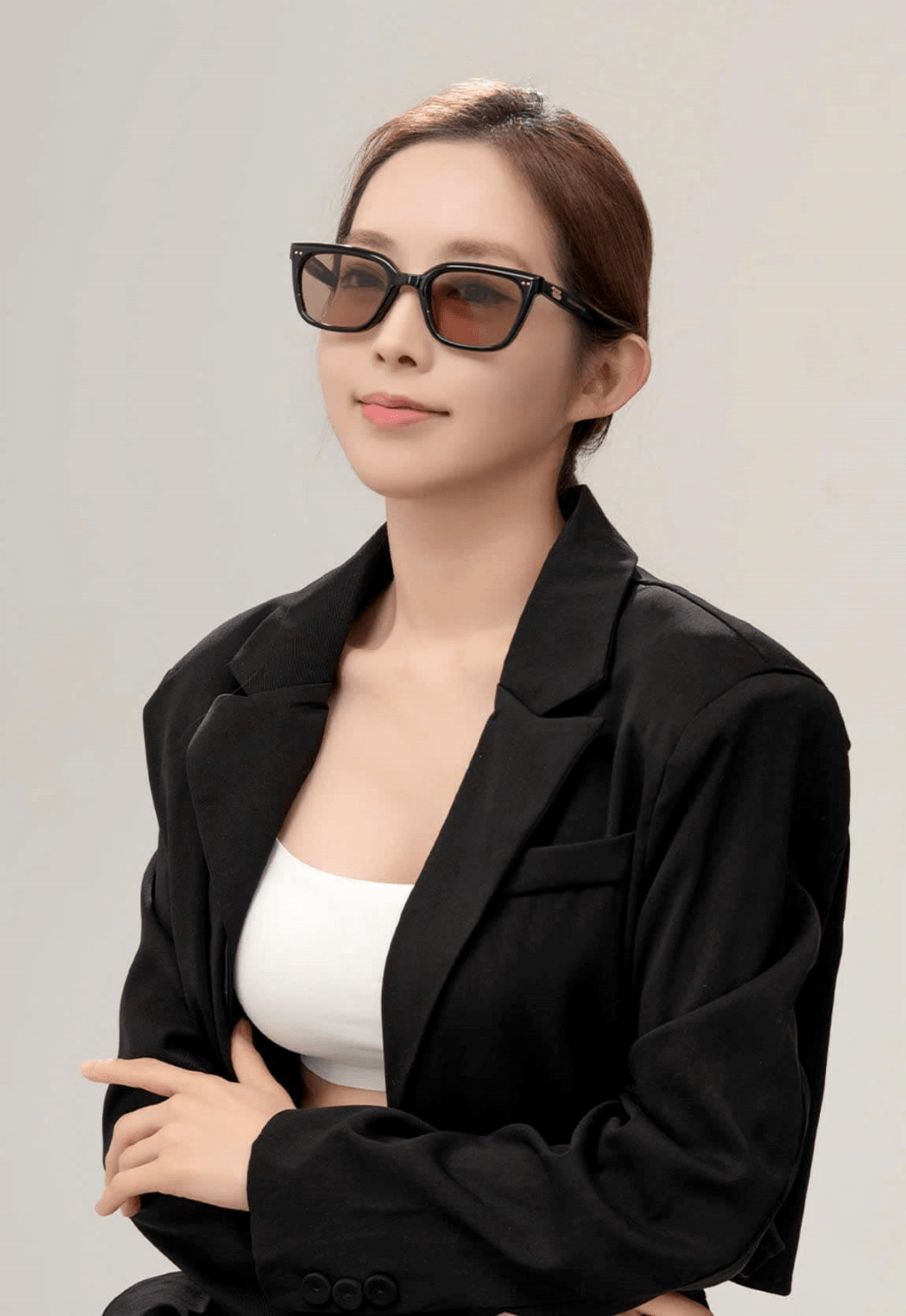 nữ mang kính Gentle Monster (GM) Breezebe 01(BR)