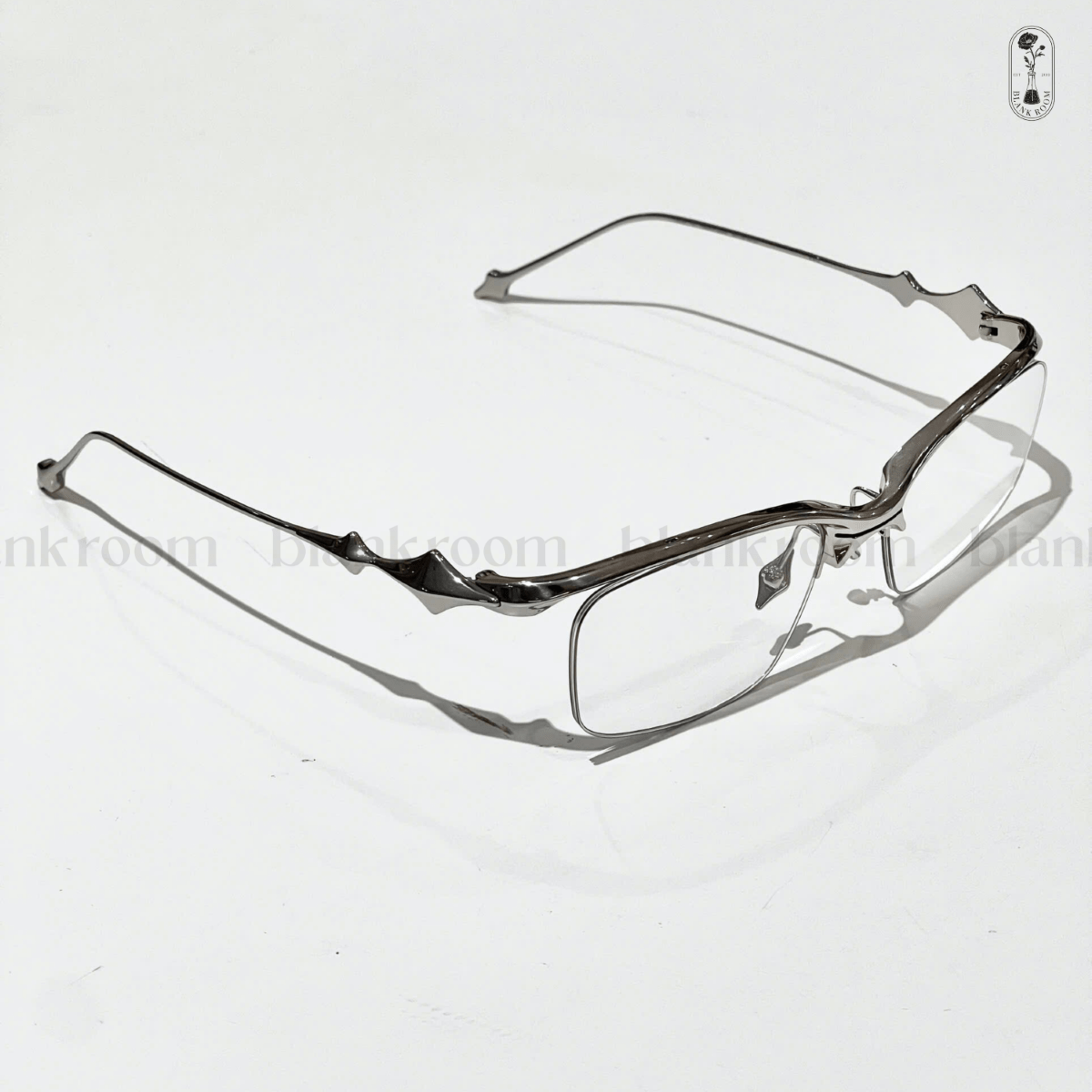 Gentle Monster (GM) Kro 02 – Blank Room Gentle Monster (GM) Kro 02 – Blank Room