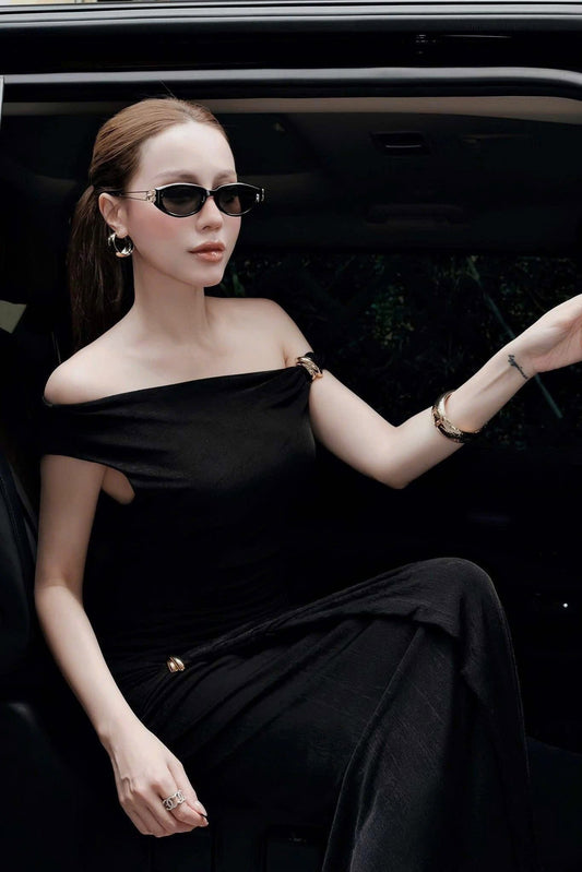 Woman in a black off-shoulder dress and Gentle Monster (GM) Kunst 01 sitting in a car.