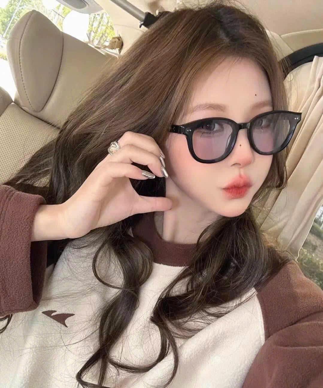 mẫu mang kính GENTLE MONSTER GM JADE 01(B)