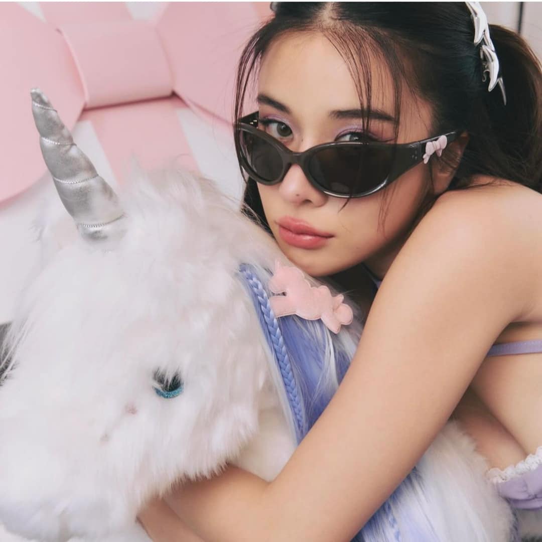 nữ đeo kính GENTLE MONSTER JENNIE - DONUT BUN (01)