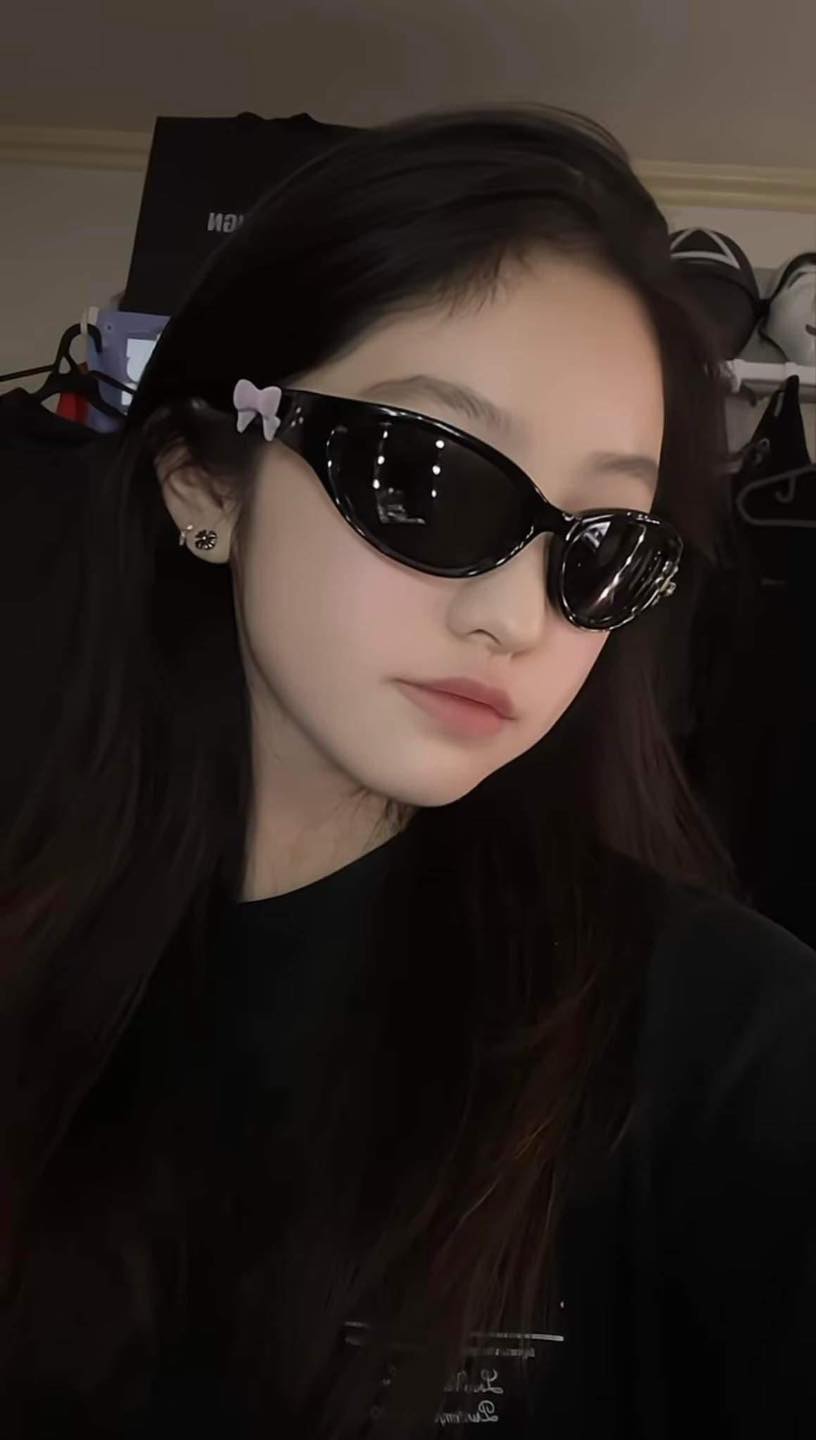 mẫu mang kính GENTLE MONSTER JENNIE - DONUT BUN (01)
