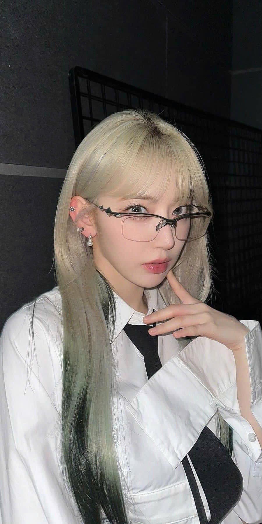 mẫu mang kính GENTLE MONSTER GM KRO (02)