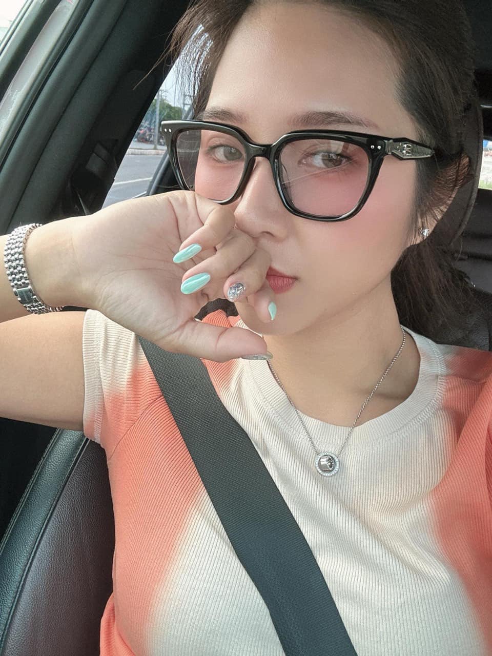 mẫu mang kính GENTLE MONSTER GM NUBO 01(V)