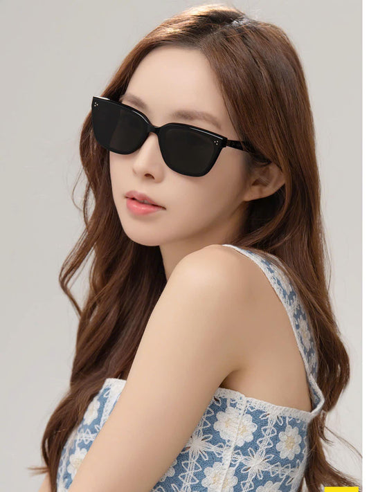 mẫu mang kính GENTLE MONSTER NUMER (01)