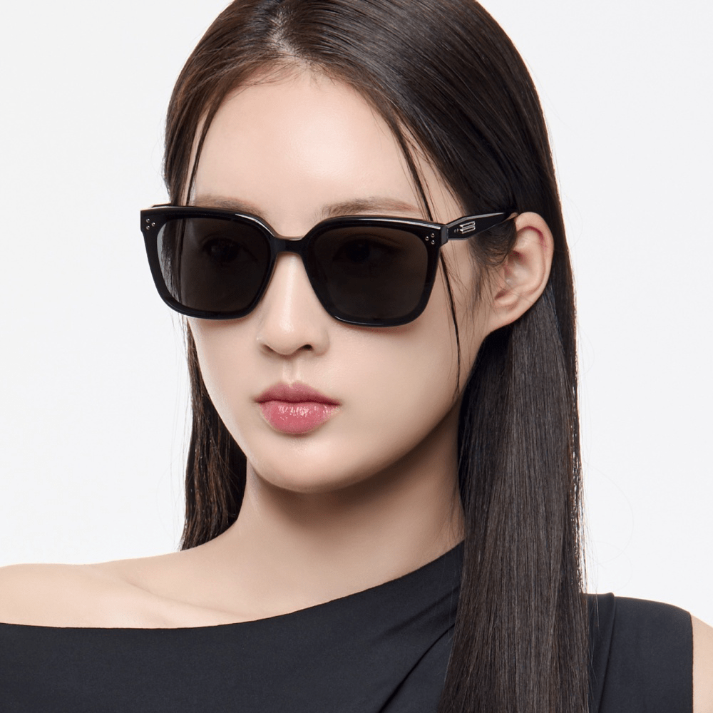 chi tiết bên cạnh kính