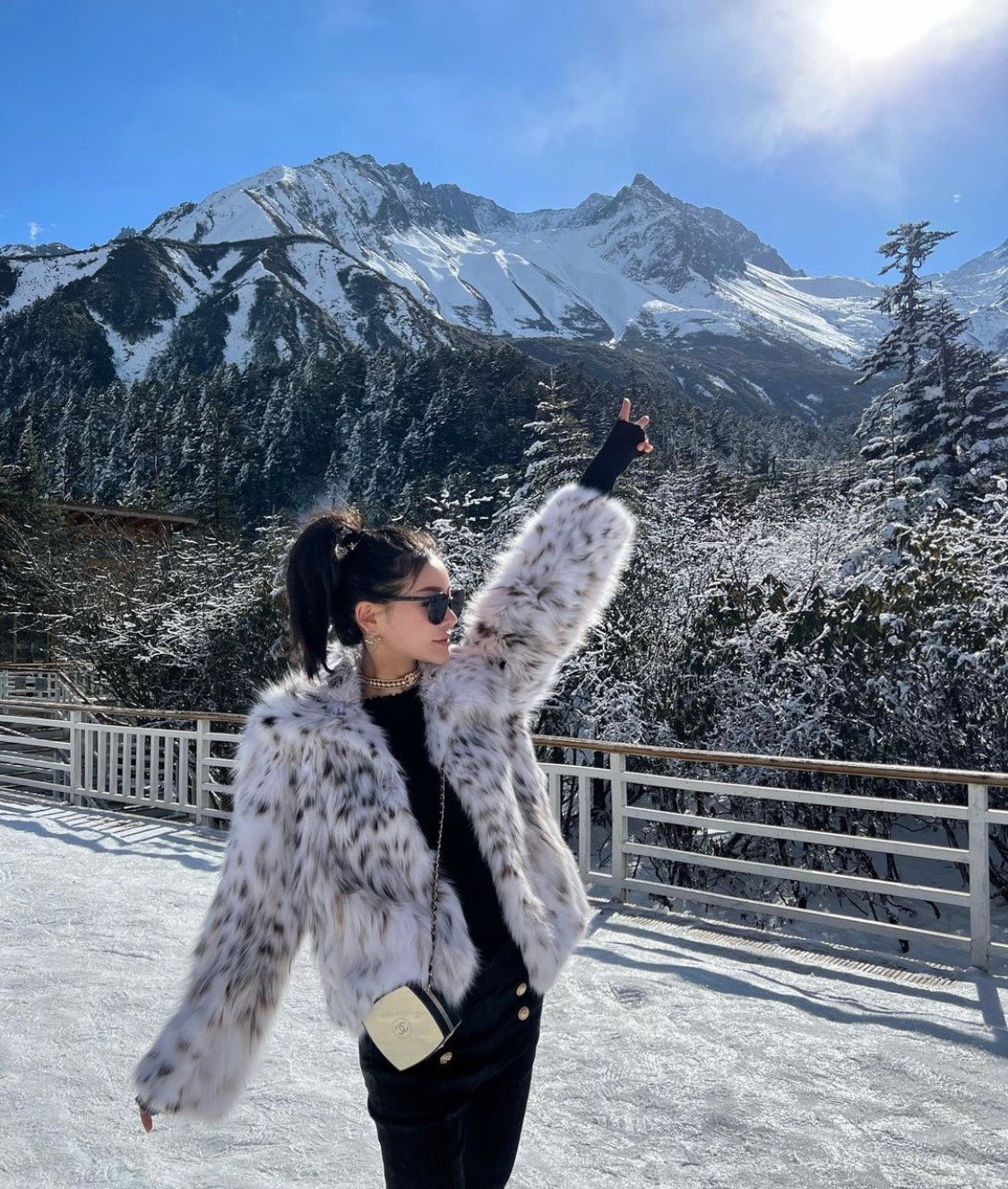 nữ đeo kính GENTLE MONSTER ROSY (01)