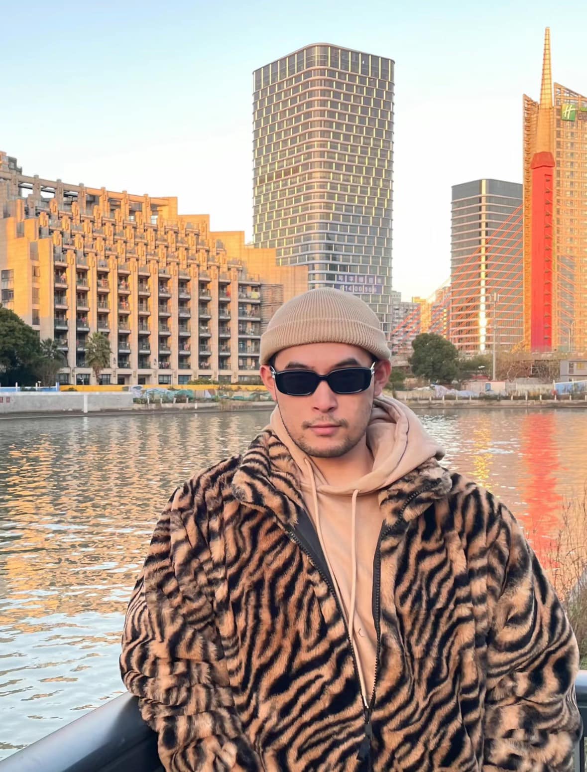 nam đeo kính GENTLE MONSTER THE BELL (01)