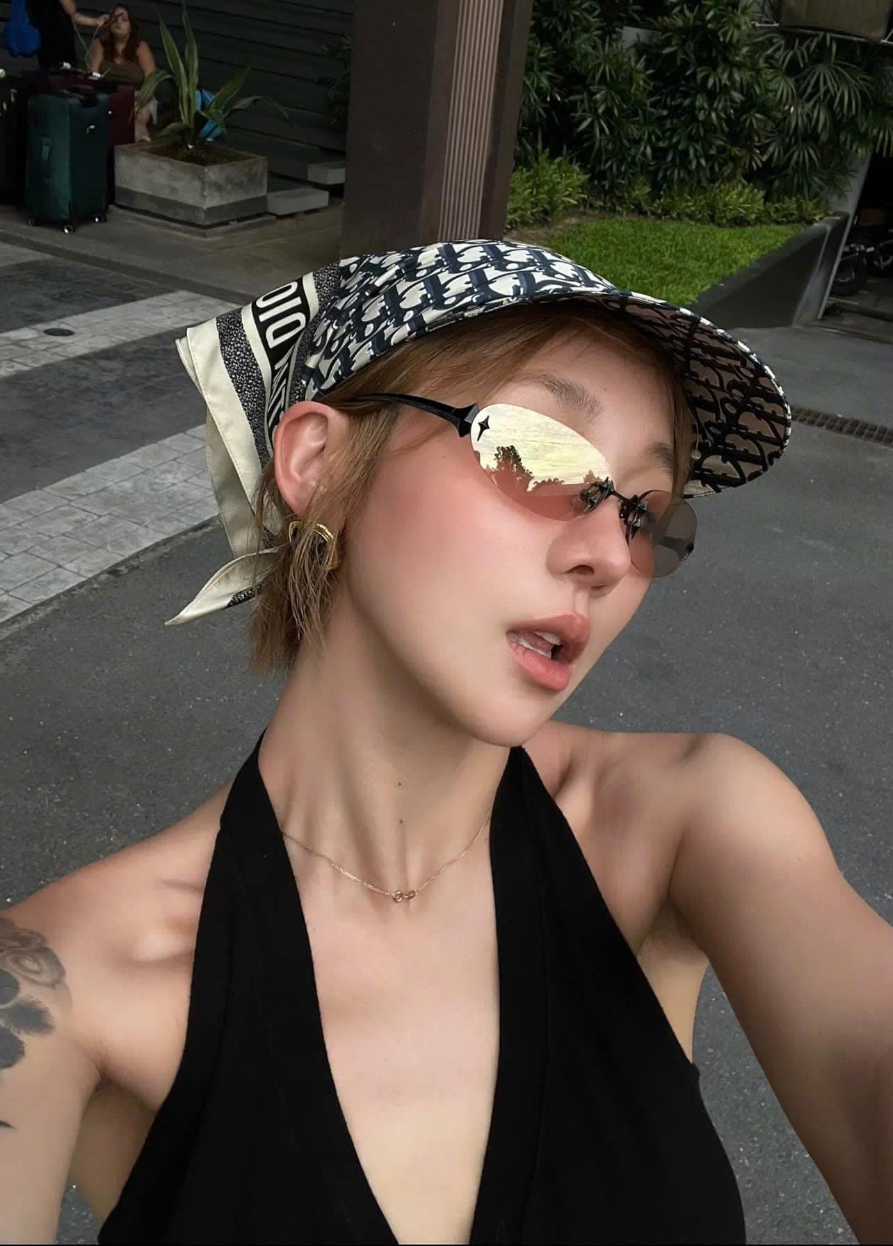 mẫu mang kính GENTLE MONSTER TTA (01)