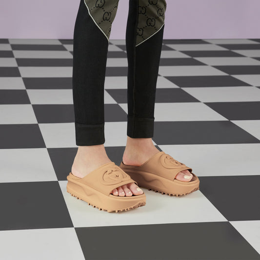 wearing GUCCI BROWN RUBBER WITH INTERLOCKING G SLIDE SANDAL 692845 JF000 2526