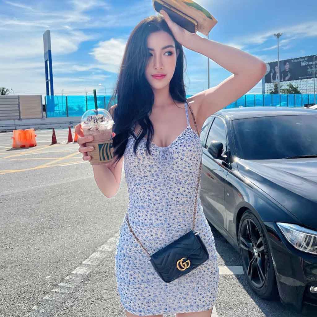 wearing GUCCI GG MARMONT MATELASSÉ BLACK SUPER MINI BAG 476433-DTDCT-1000