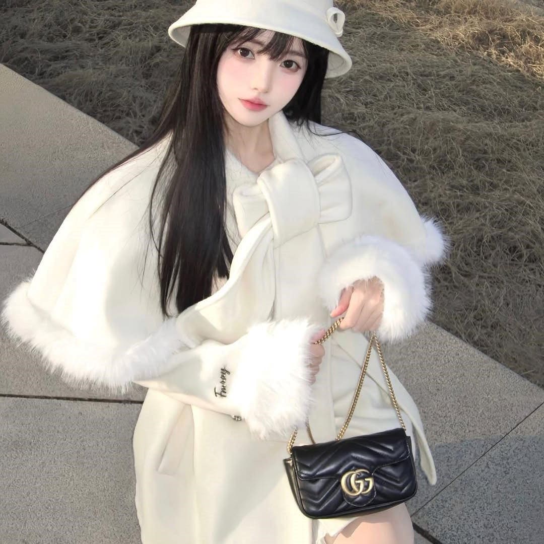 nữ đeo túi GUCCI GG MARMONT MATELASSÉ BLACK MINI BAG 476433-DTDCT-1000