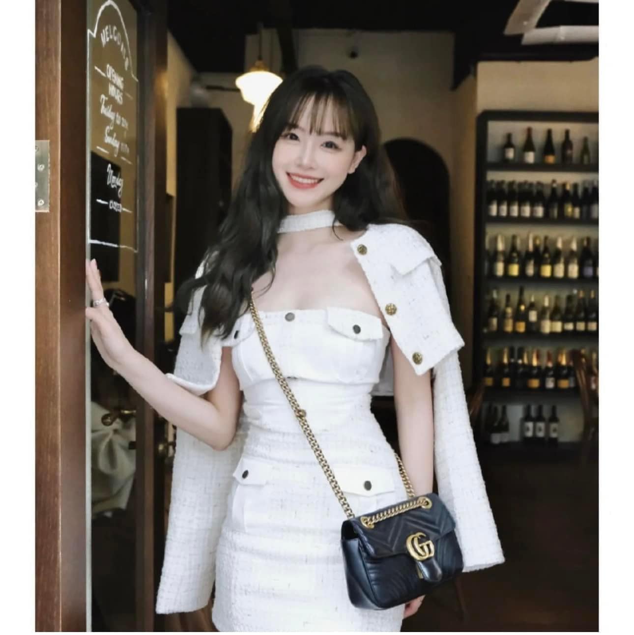 nữ đeo túi GUCCI GG MARMONT MATELASSÉ MINI BAG IN BLACK 446744 DTDIT 1000