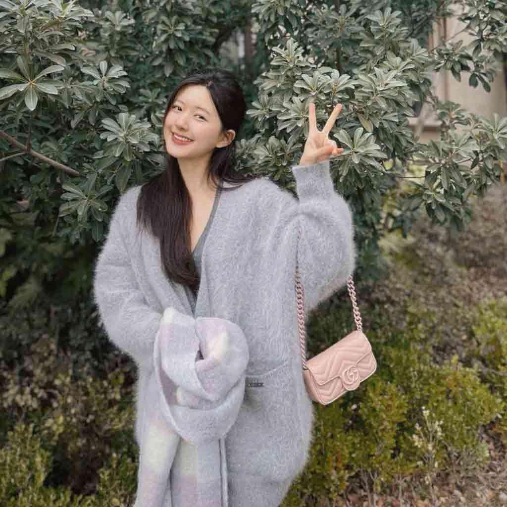 wearing GUCCI GG MARMONT MINI BAG IN LIGHT PINK LEATHER 476433 AACX4 5909