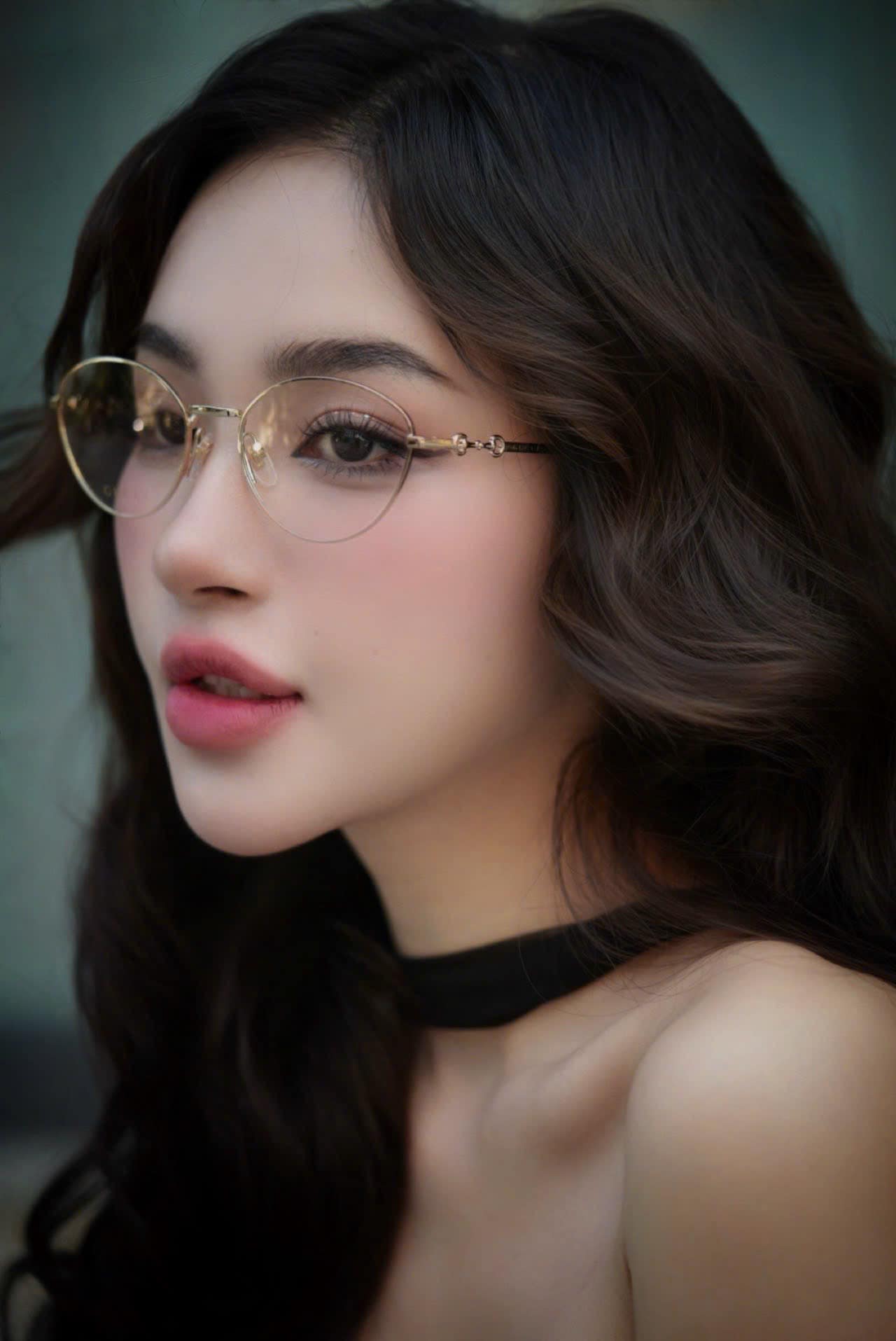 nữ đeo kính Gucci GG1699O 004 Silver Cat-Eye Eyeglasses