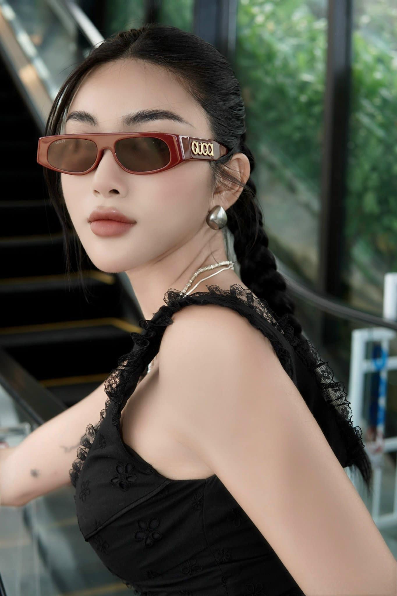 nữ đeo kính GUCCI GG1771S 003 SUNGLASSES BURGUNDY