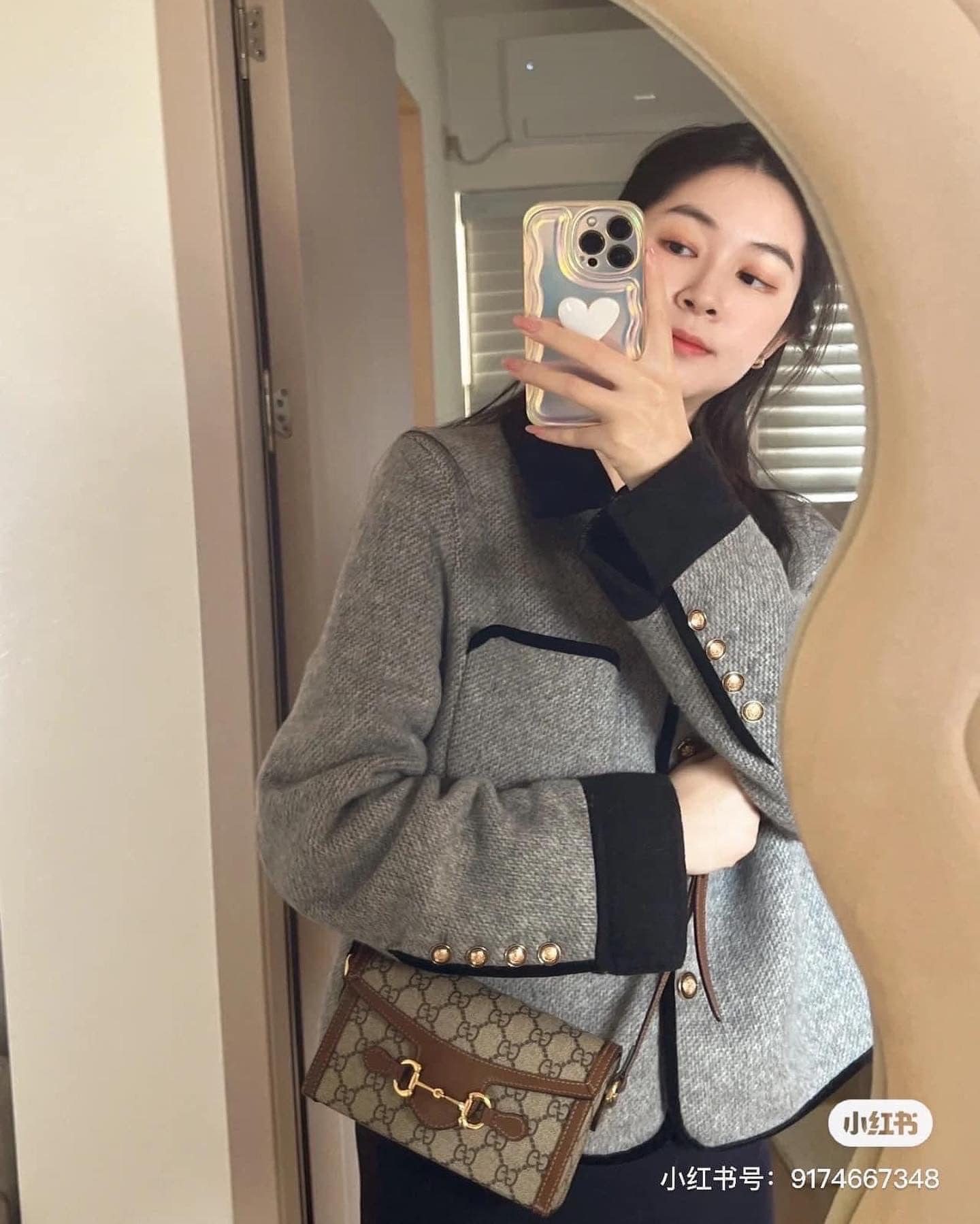 nữ đeo túi