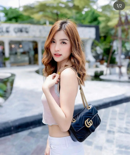 wearing GUCCI MEDIUM MARMONT MATELASSÉ BLACK SHOULDER BAG 443497 DTDIT 1000