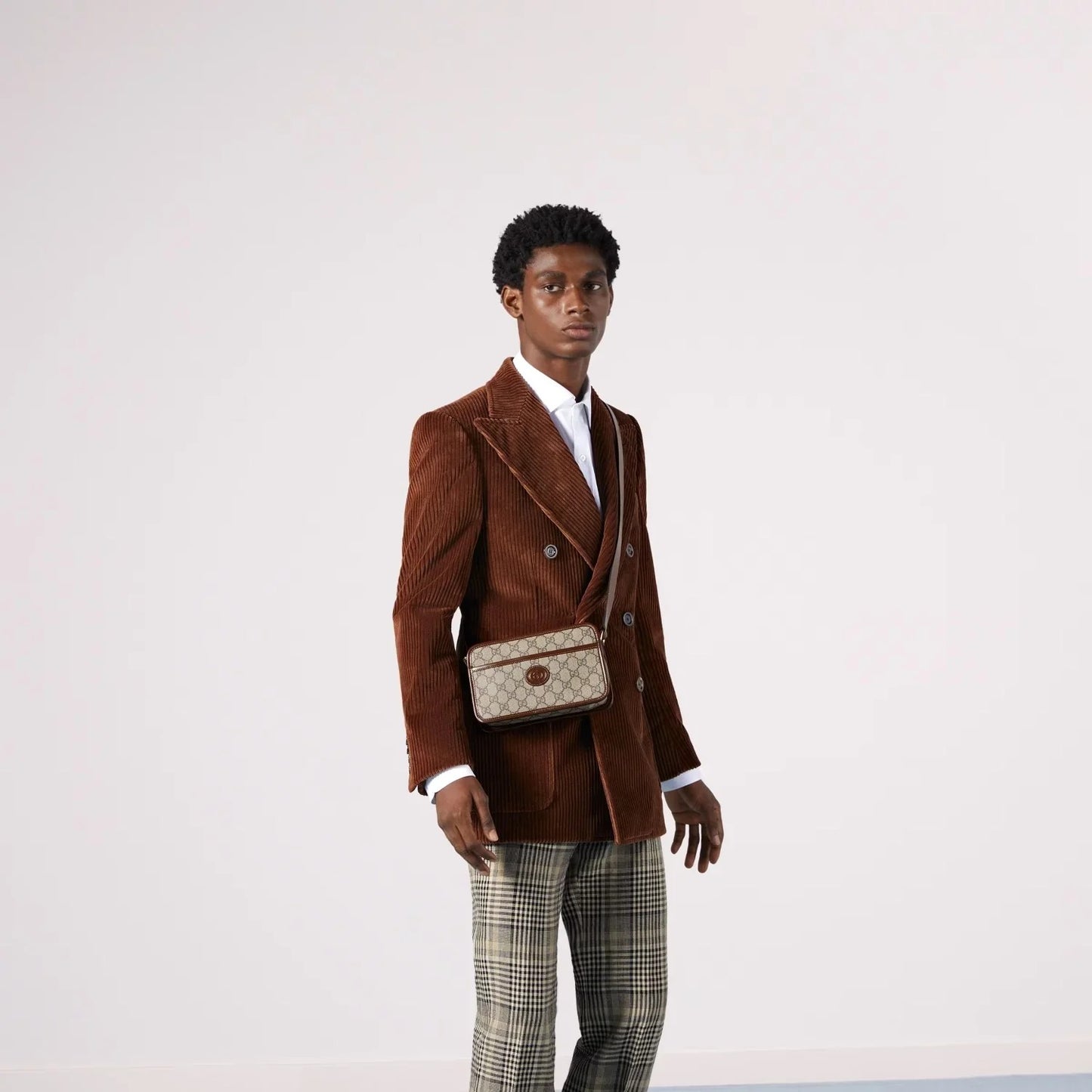 wearing GUCCI MINI BAG BROWN WITH INTERLOCKING G 658572 92TCG 8563