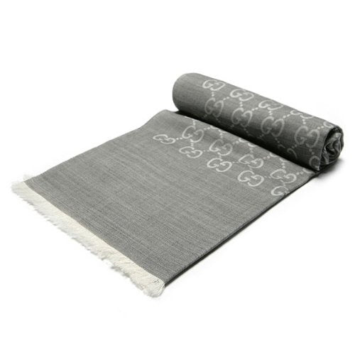Khăn quàng cổ gucci mufler stole grey scarf hàng hiệu Authentic hiện đang có sẵn tại cửa hàng BlankRoom Việt Nam giá 4.500.000 VNĐ. Code: 165904 3G646 1400