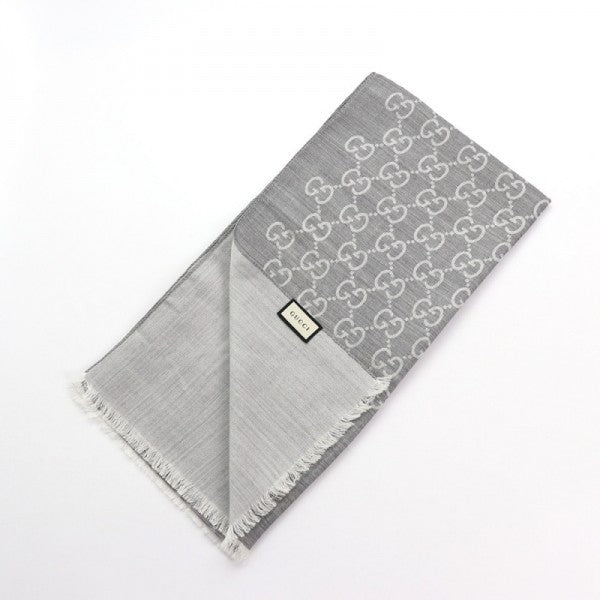 Khăn quàng cổ gucci mufler stole grey scarf hàng hiệu Authentic hiện đang có sẵn tại cửa hàng BlankRoom Việt Nam giá 4.500.000 VNĐ. Code: 165904 3G646 1400