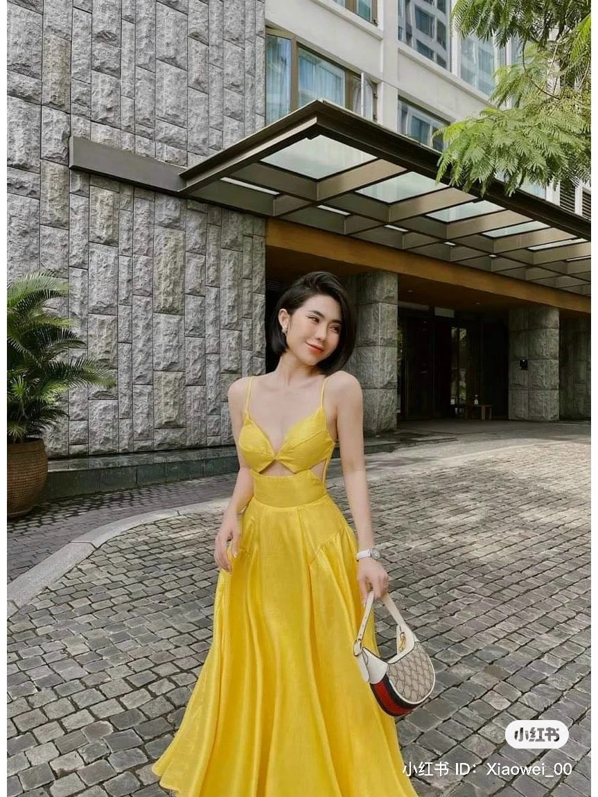 nữ đeo túi
