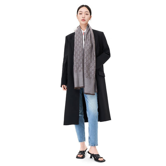 khăn chữ nhật GUCCI SCARF DARK BROWN AND GREY hàng hiệu chính hãng Authentic có sẵn tại BlankRoom Hà Nội, Việt Nam. 165904 3G646 1264