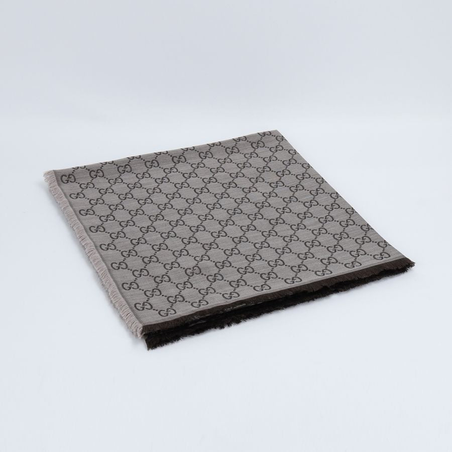 khăn vuông GUCCI SCARF SQUARE BROWN AND LIGHT GREY hàng hiệu chính hãng Authentic có sẵn tại BlankRoom Hà Nội, Việt Nam.281942 3G704 9564