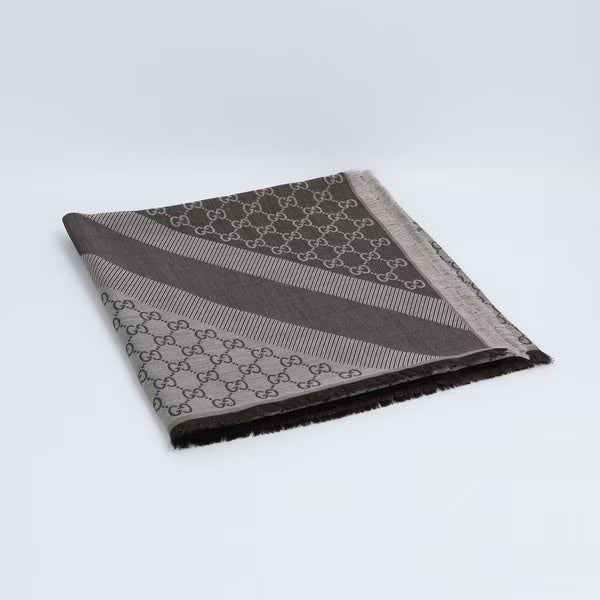 khăn vuông GUCCI SCARF SQUARE BROWN AND LIGHT GREY hàng hiệu chính hãng Authentic có sẵn tại BlankRoom Hà Nội, Việt Nam.281942 3G704 9564
