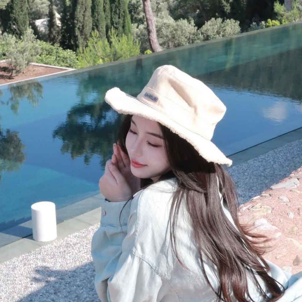 jacquemus le bob artichaut les classiques frayed expedition hat off-white blank room