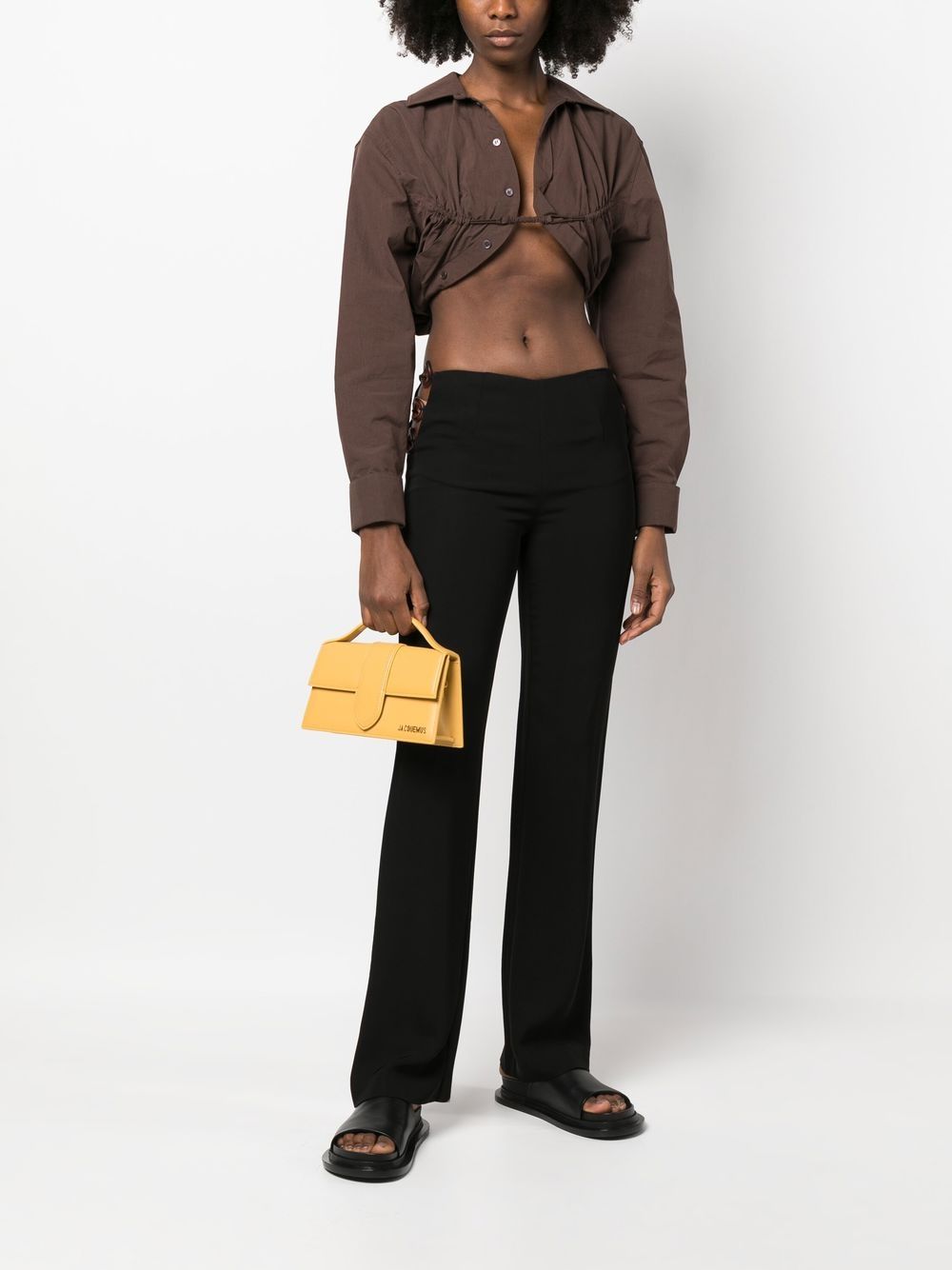 mẫu mang túi JACQUEMUS LE GRAND BAMBINO DARK YELLOW 213BA007-3060-290