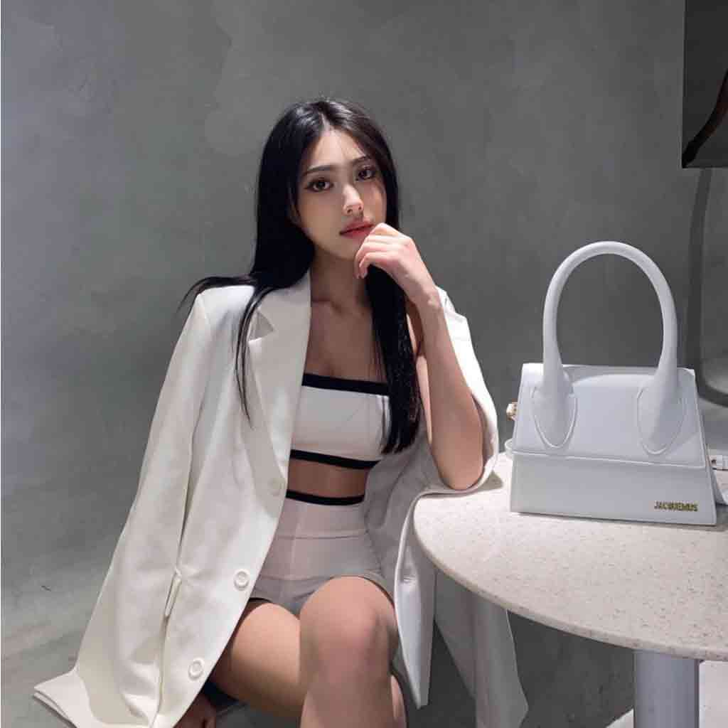 nữ đeo túi JACQUEMUS LE GRAND CHIQUITO LES CLASSIQUES WHITE 213BA003-3000-100