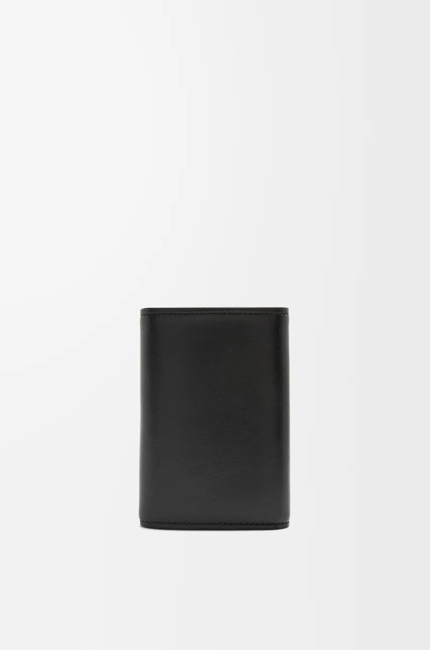 mặt đằng sau lưng ví