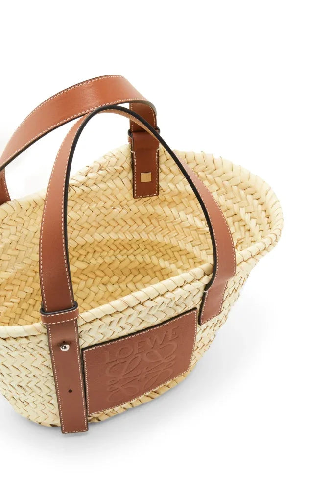 chi tiết túi LOEWE SMALL BASKET BAG IN NATURAL/TAN PALM LEAF AND CALFSKIN 327.02.S93 Authentic tại BlankRoom Việt Nam